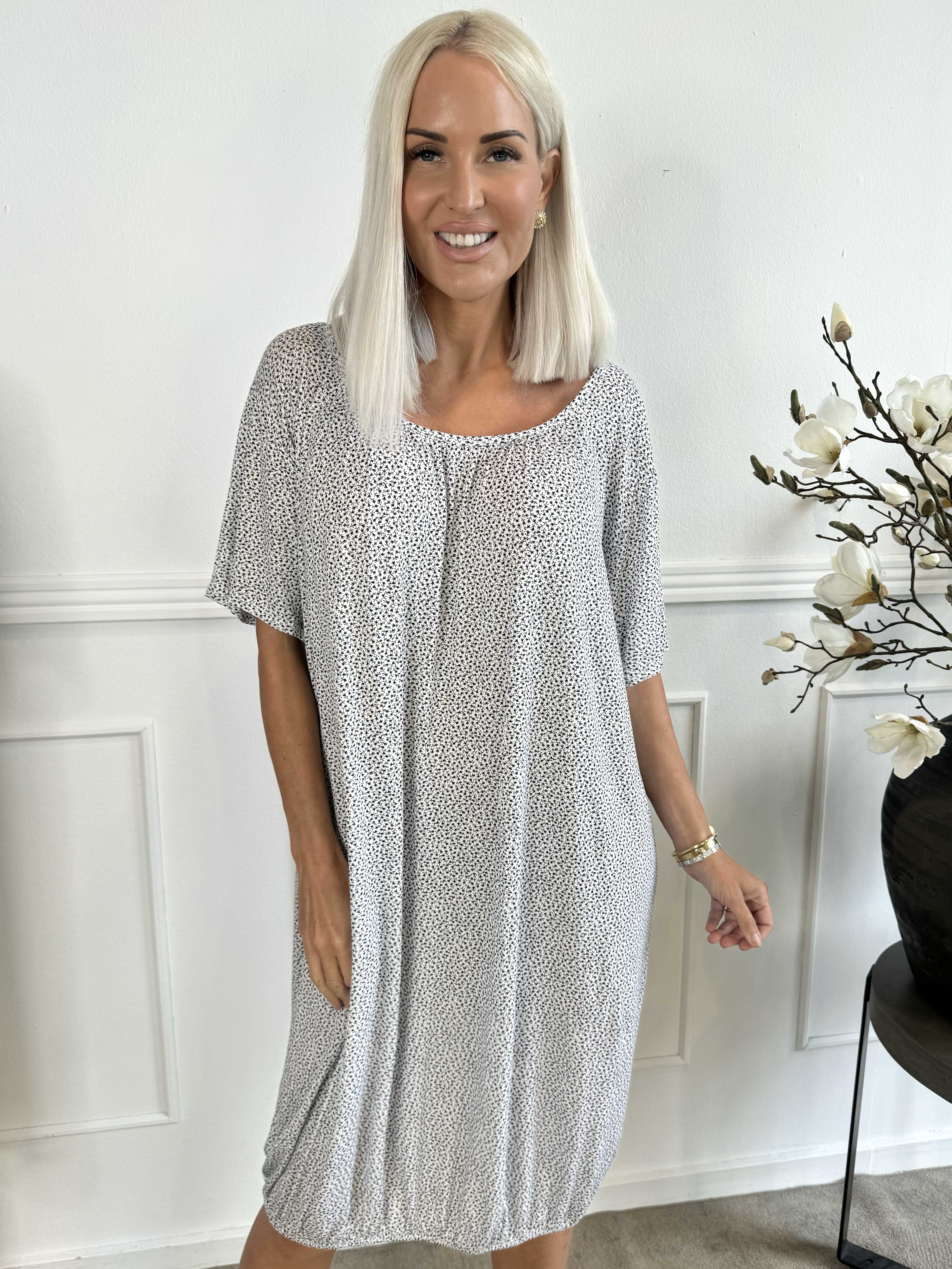 Miracle Flower Dress - Kjole i viskose med elastik forneden